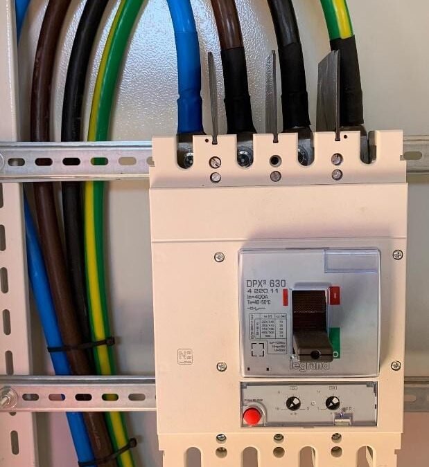 Main circuit breaker